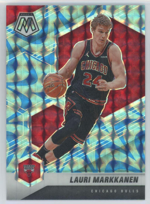 2020 Panini Mosaic # 4 Lauri Markkanen Reactive Blue Prizm Chicago Bulls - Collectible Craze America